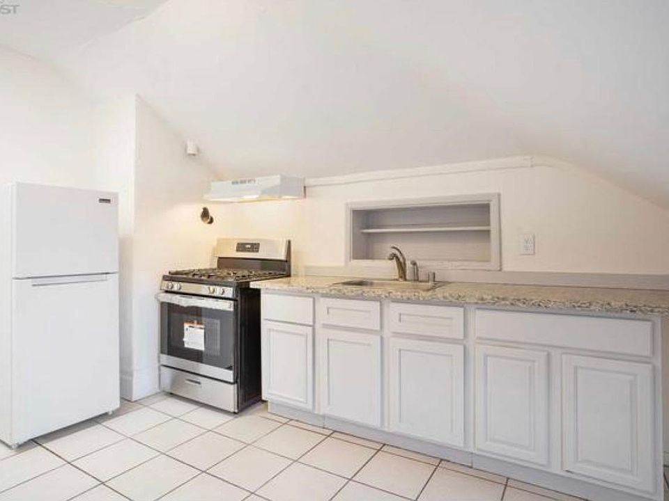 1st image of 760 29th St Floor 3