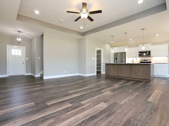 4th image of 7546 Barnum Ct