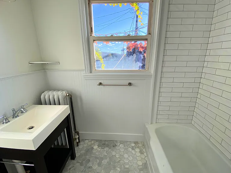 38 State St — Photo 17