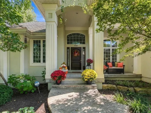 8447 Summit St, Lenexa, KS 66215