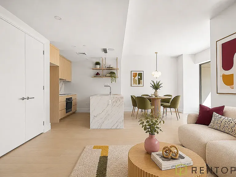960 Franklin Ave #460 — Photo 2