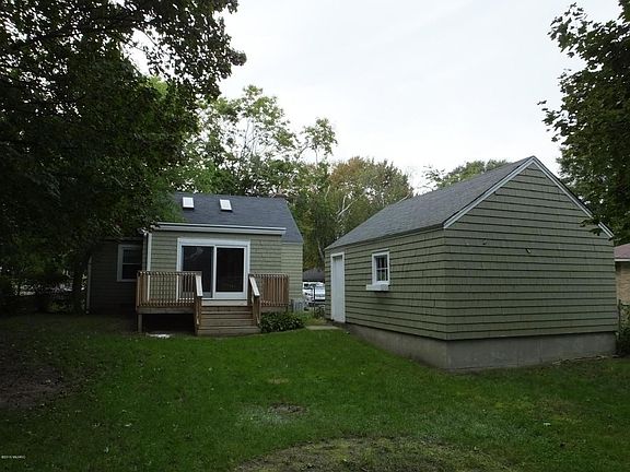 5th image of 3336 Newcastle Dr SE