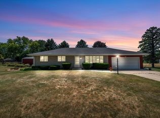 5917 Eagle Point Rd, Hartford, WI 53027