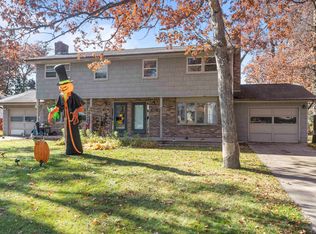 1434 Beech Tree Dr, Green Bay, WI 54304
