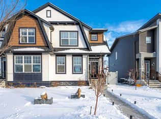 136 W Dawson Dr, Chestermere, AB T1X 1Z9