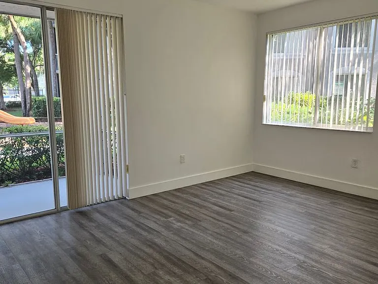 The Mirage Apartments — Photo 21