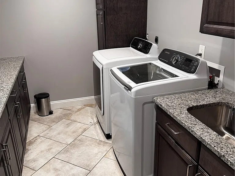 7633 Hidden Valley Dr — Photo 13