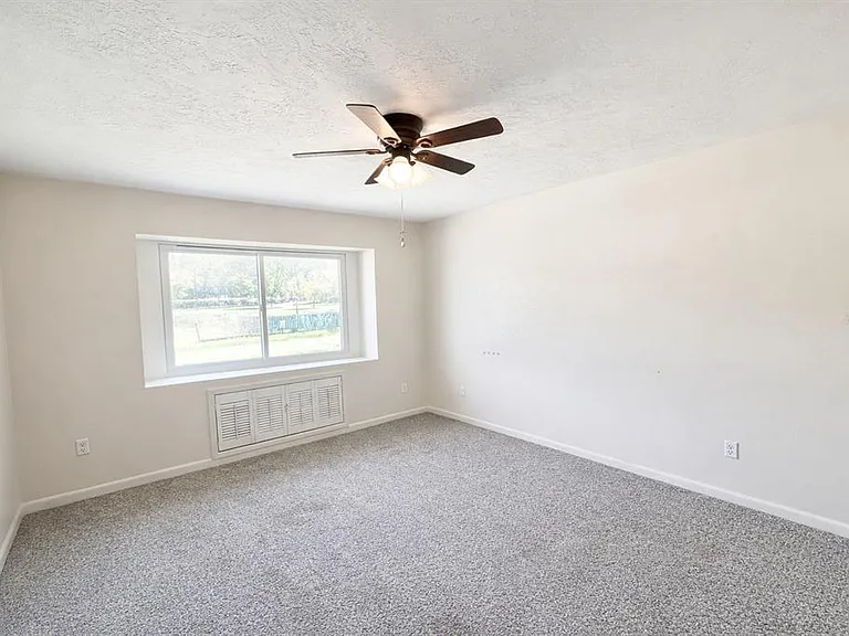 3442 N Tamarisk Ave — Photo 8