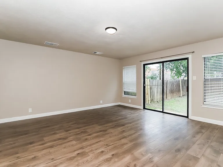 8106 Hoovers Bnd — Photo 9