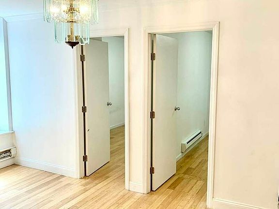 5th image of 1928 Pacific St APT 1R