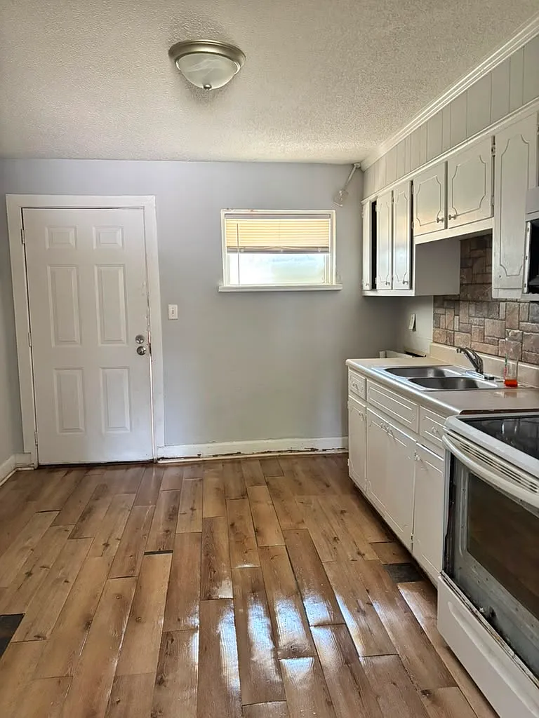2 bed, 800 sqft, $1,100 — Photo 2
