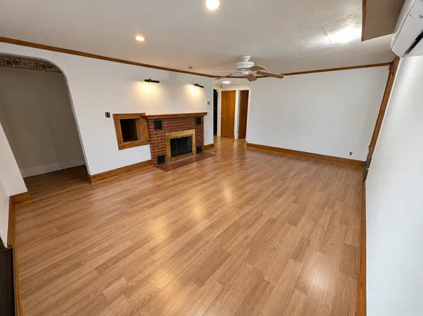 39 Pleasant View St, Methuen, MA 01844