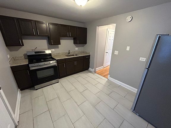 5th image of 5052 S Laflin St #1