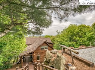 140 E Blueberry Ln, Banner Elk, NC 28604