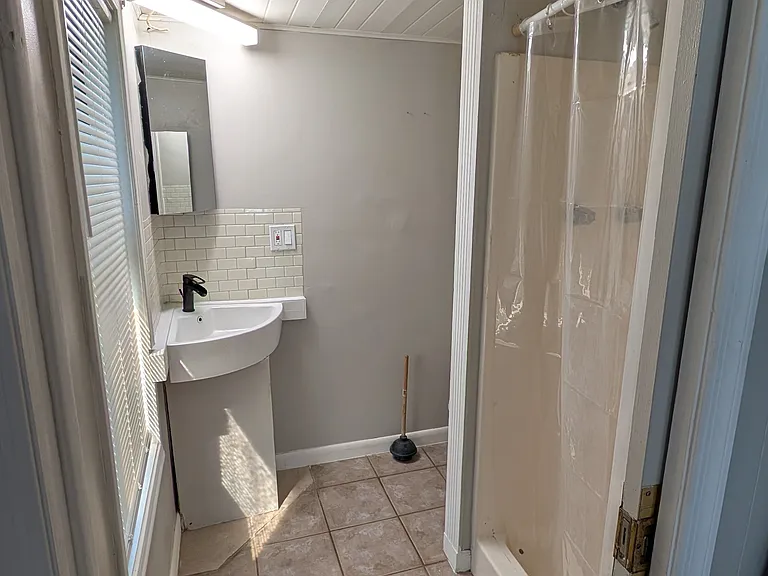 2214 Post Rd #1 — Photo 7