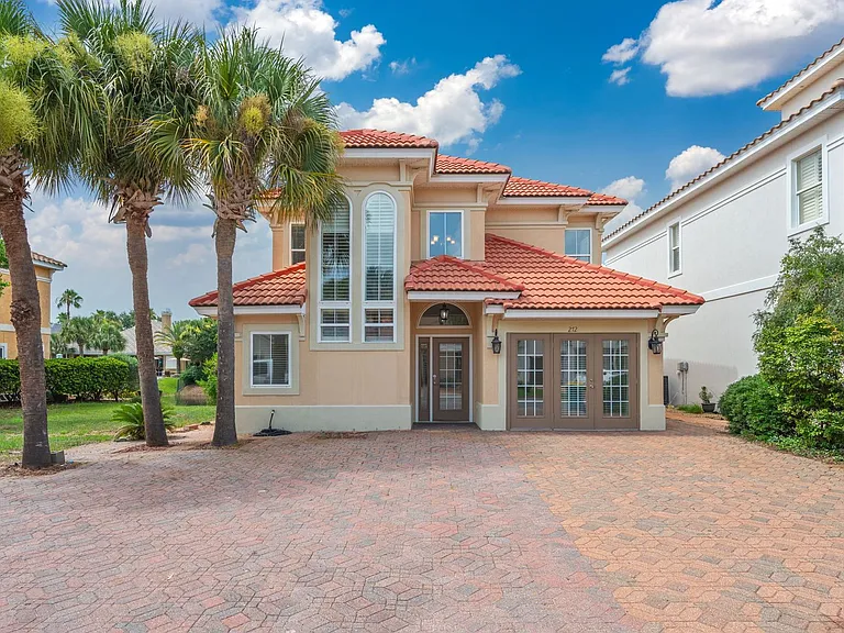 272 Calusa Blvd — Photo 1