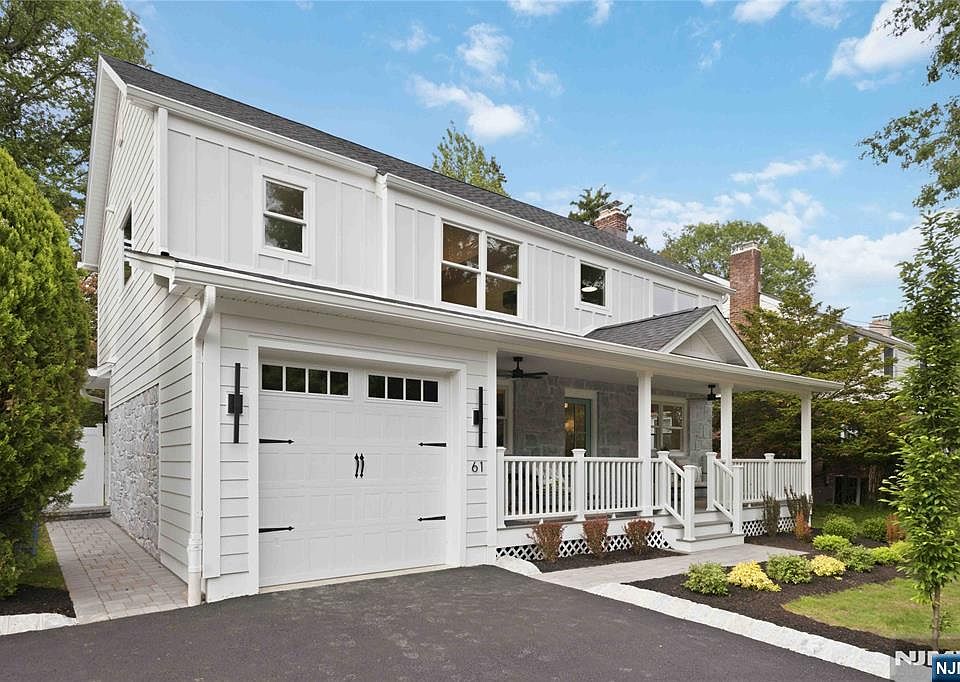 1st image of 61 Surrey Ln