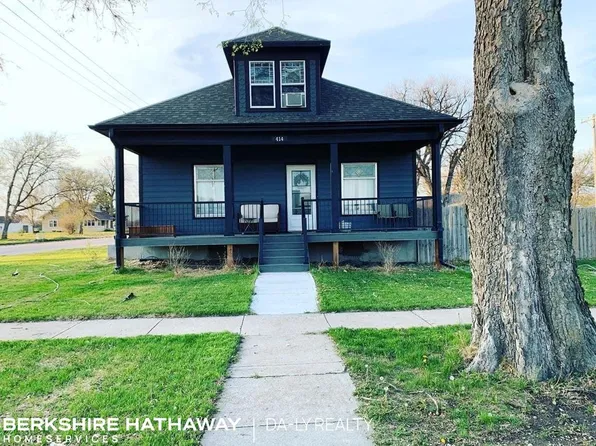 414 W 9th St, Wood River, NE 68883