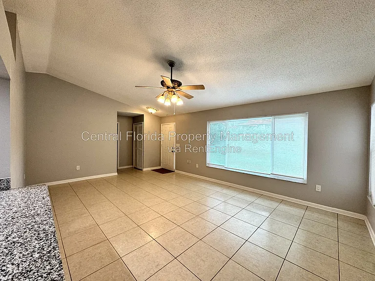 658 Elwood St — Photo 5