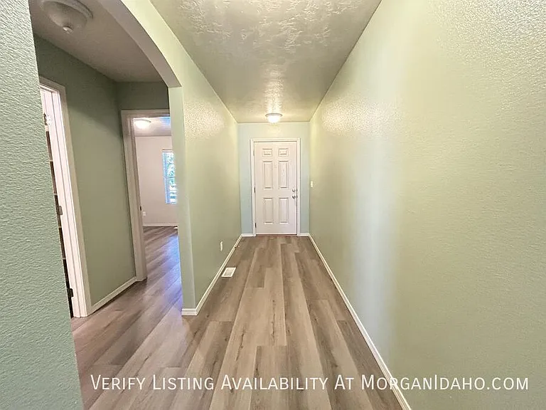 1723 W Bayeux Dr — Photo 2