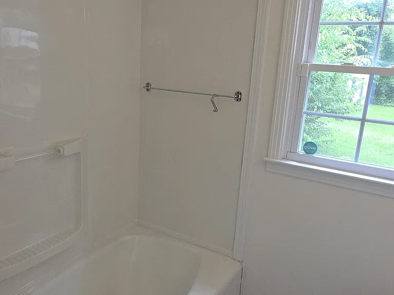504 E Vine St — Photo 13
