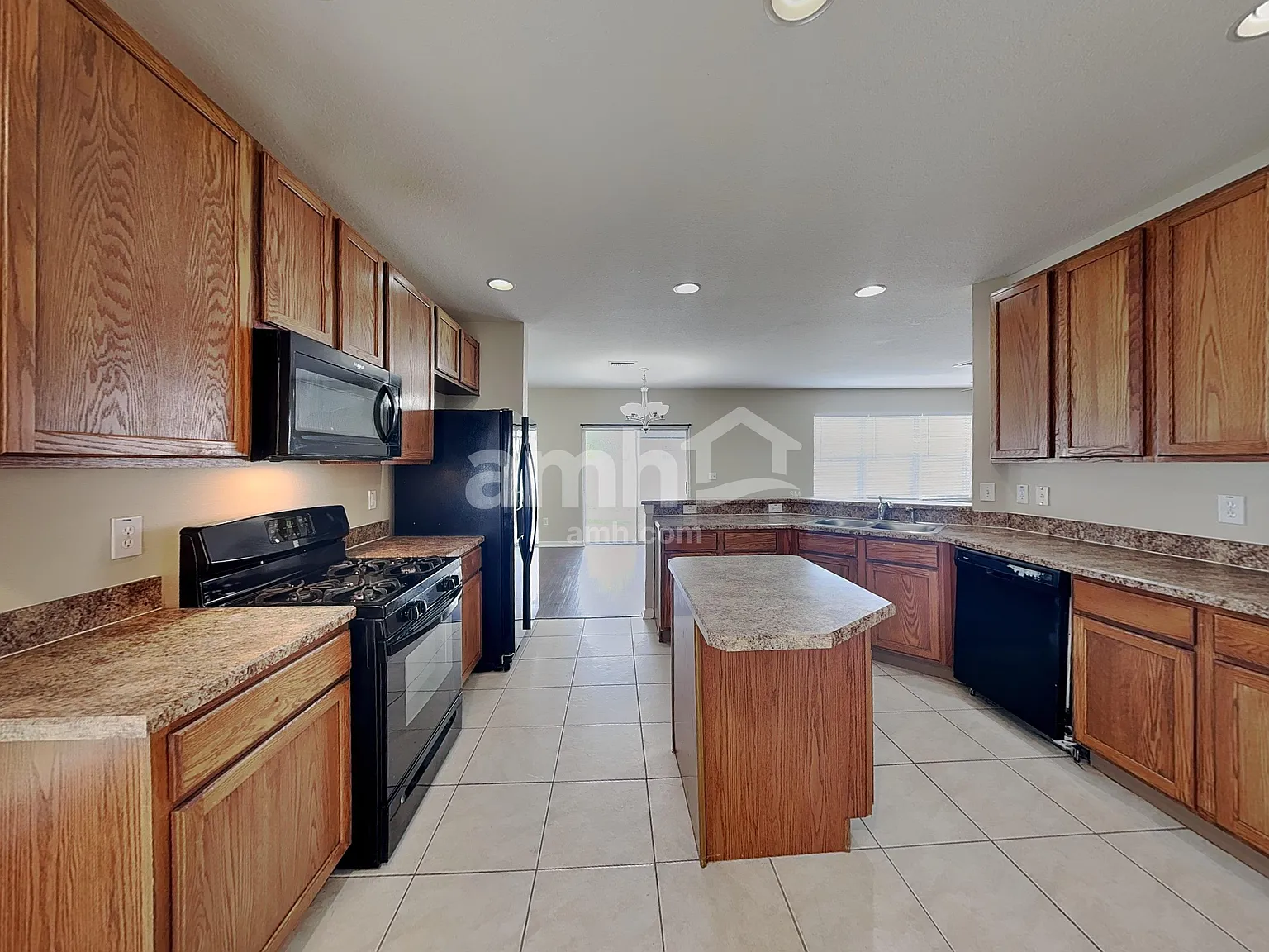 3 bed, 2.5 bath, 2315 sqft, $2,725 — Photo 3