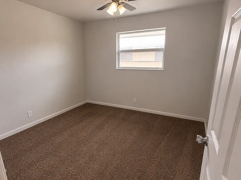 221 NW 11th Ave #3 — Photo 4