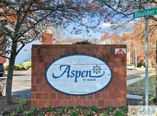 44 Boulder Dr, Edison, NJ 08817