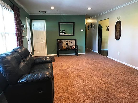 3rd image of 422 Town And Country Ln
