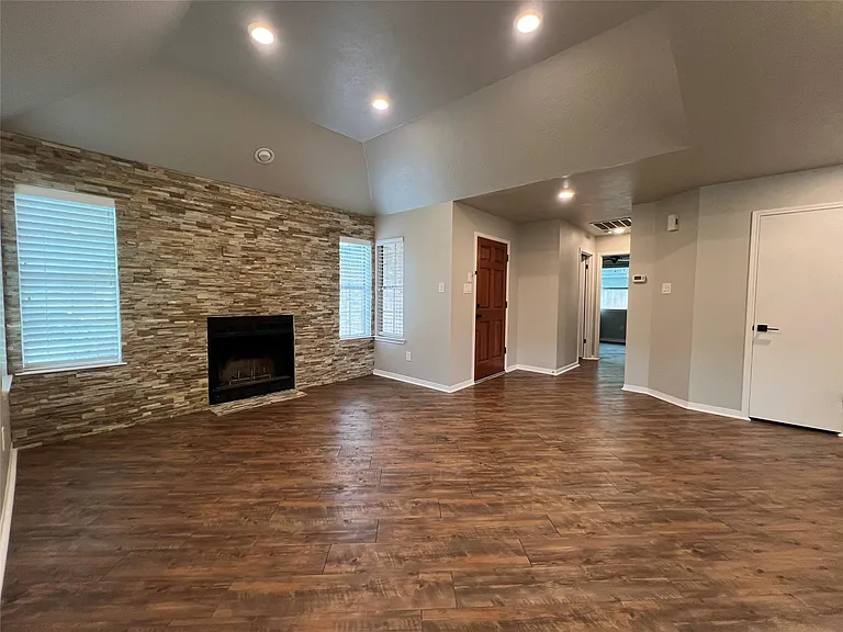 2908 Wadsworth Way — Photo 2
