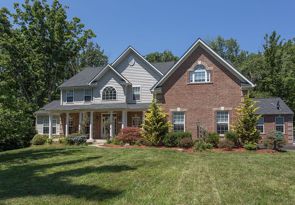 1st image of 34 Sentry Ct