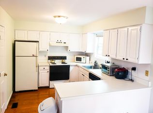 6899 Kerrywood Cir, Centreville, VA 20121