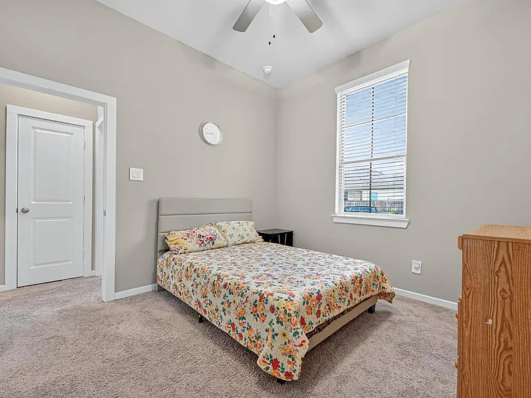 2134 Bluegrass Ln — Photo 10