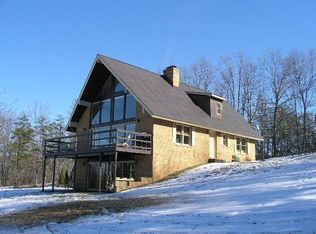 7422 Winchester Grade Rd, Berkeley Springs, WV 25411