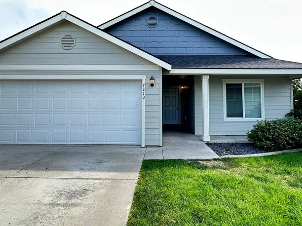 7810 W Kayak Ct, Rathdrum, ID 83858