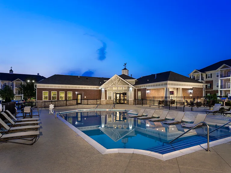 Mount Victor Olde Towne Luxury Apartments — Photo 25
