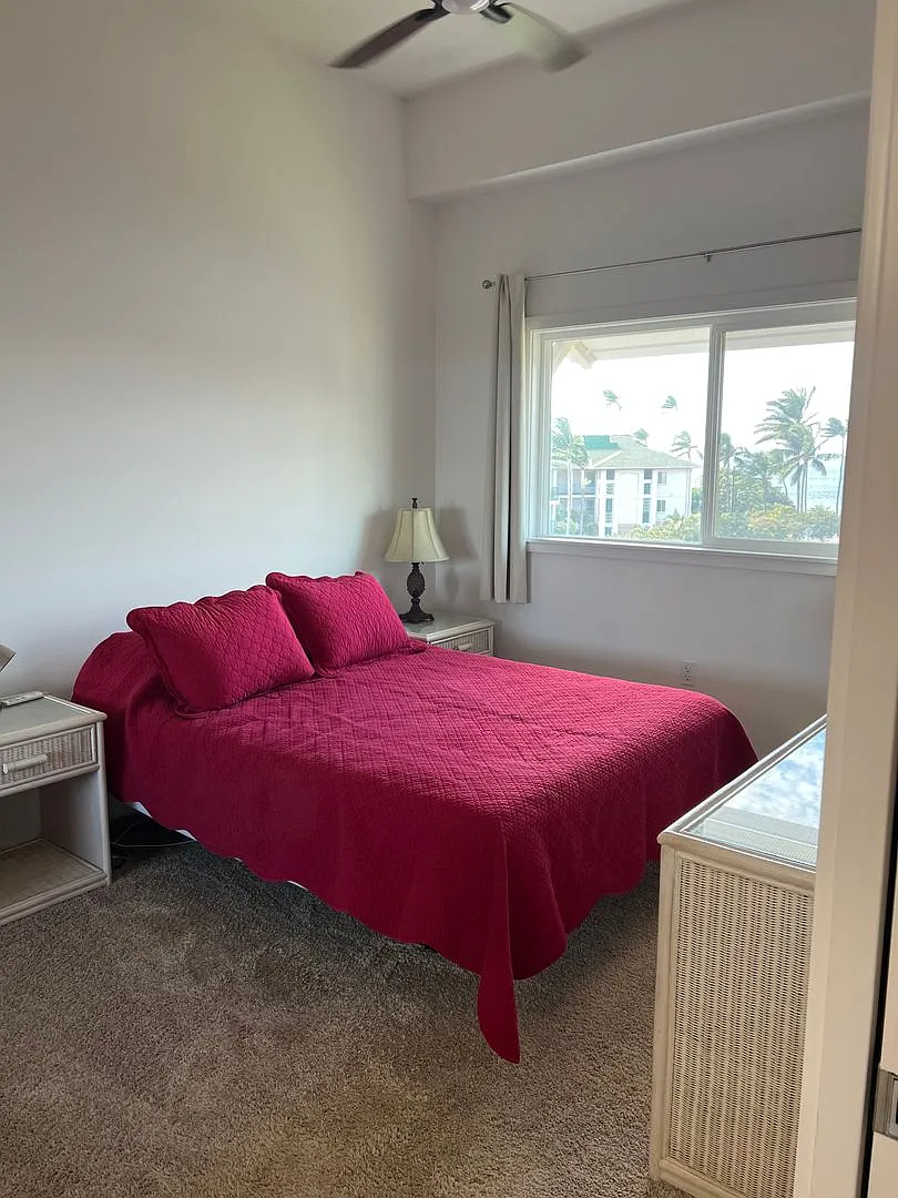 Furnished Top-Floor 3-Bedroom Condo at Kalama Kai — Photo 4
