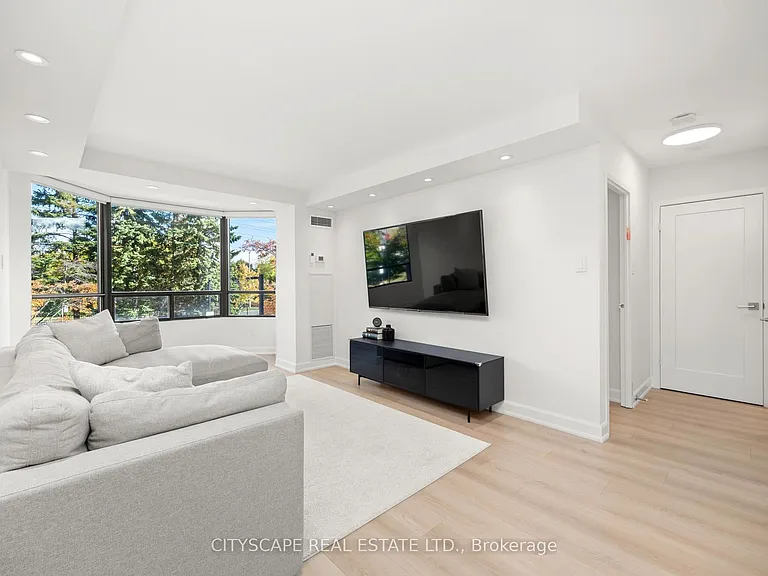 7460 Bathurst St #209 — Photo 6