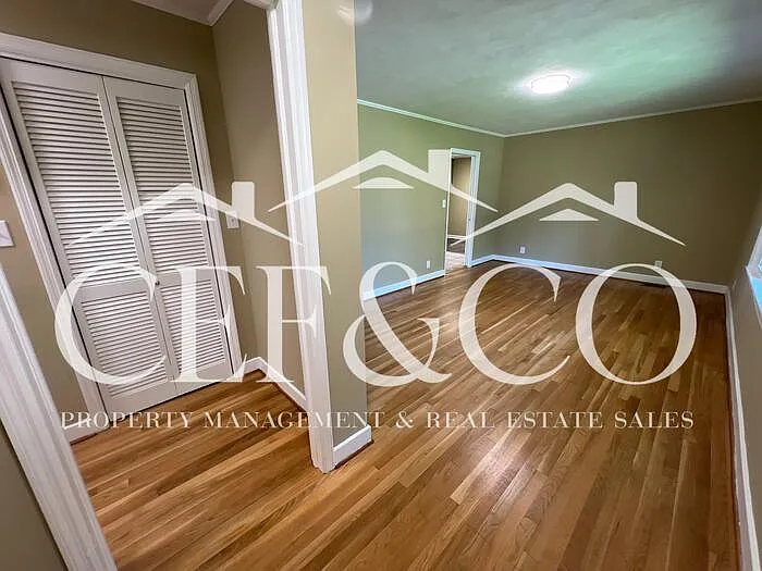 108 Overhill Dr — Photo 2