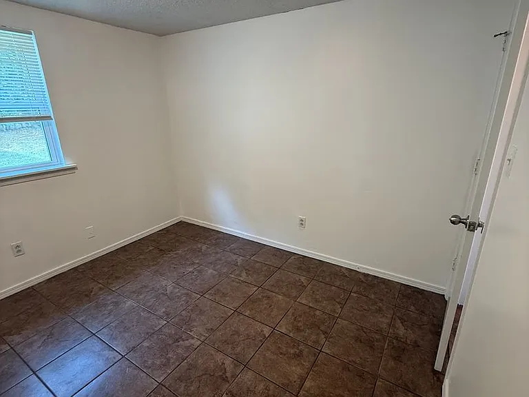 821 Darrin Dr — Photo 7