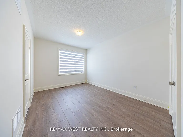 2215 Crystal Dr — Photo 32