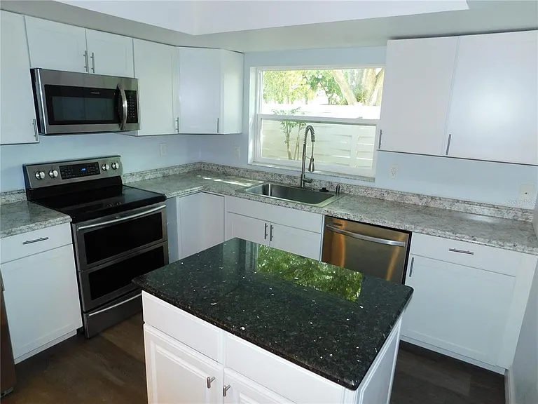 2561 Forest Run Ct — Photo 4