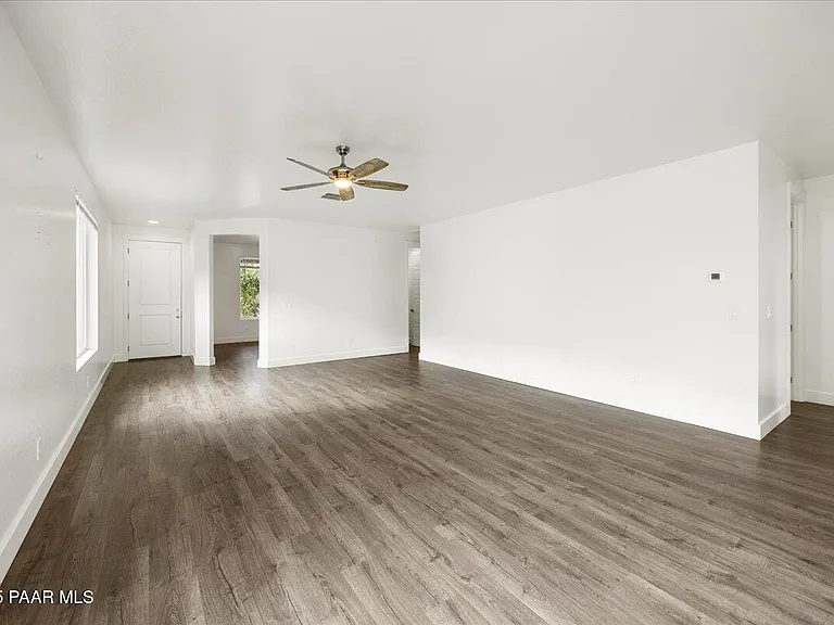 1643 Stratford Pl — Photo 9