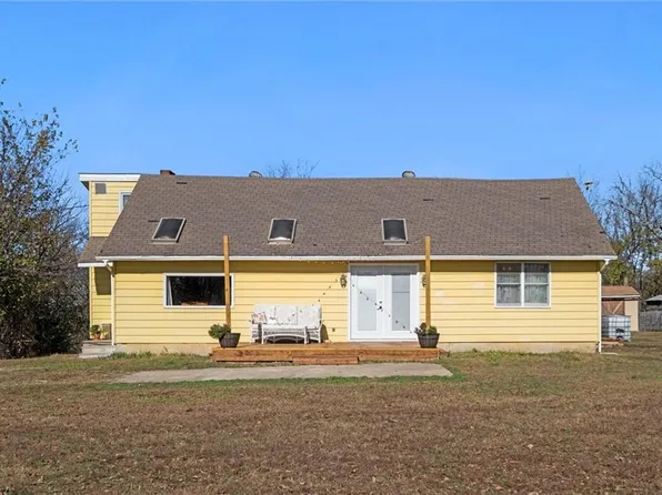 27977 W 311th St, Paola, KS 66071