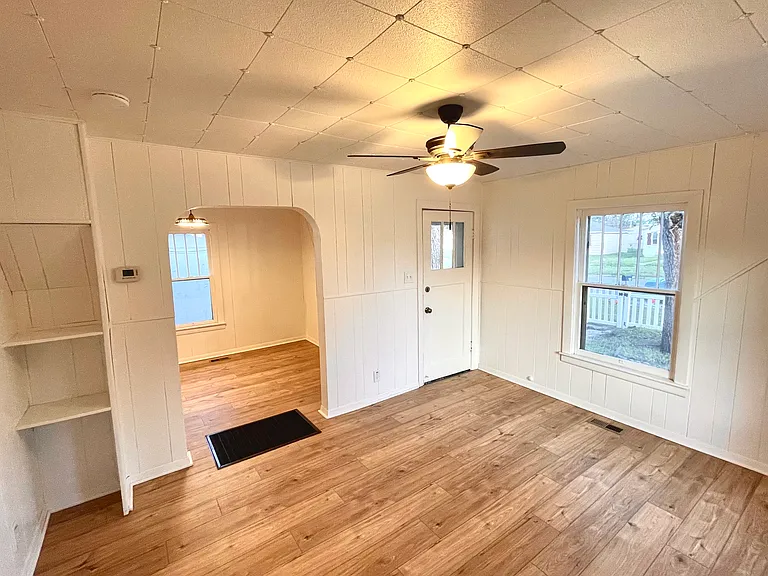408 E Carpenter St — Photo 10