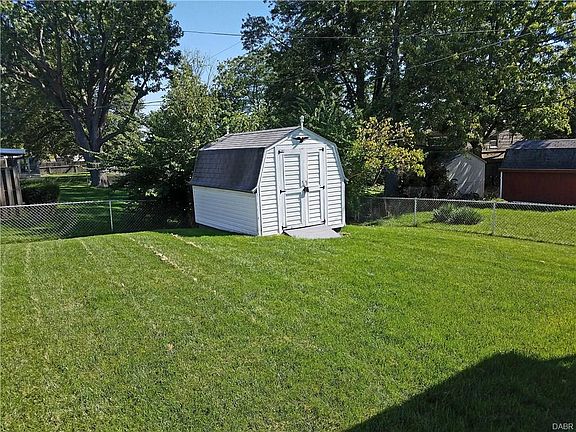 5th image of 452 Crestgrove Ave