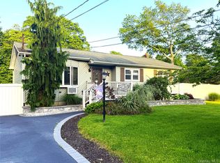 1 Heston Road, Shirley, NY 11967