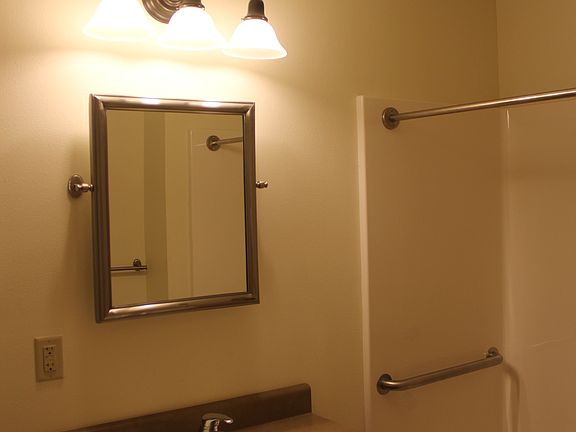 5th image of 911 B Ave W APT 13