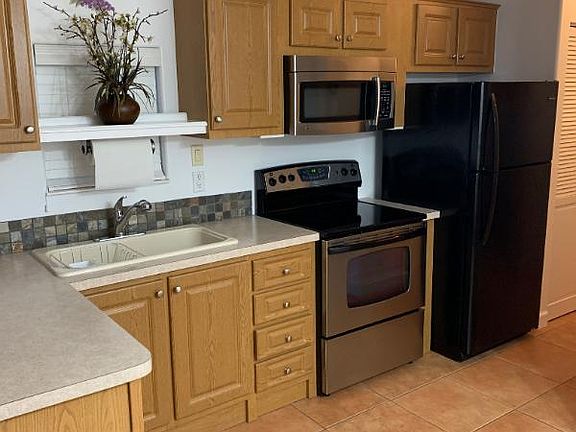 3rd image of 2580 NE Indian River Dr #1