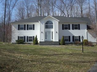 8 Lyon Ct, Putnam Valley, NY 10579